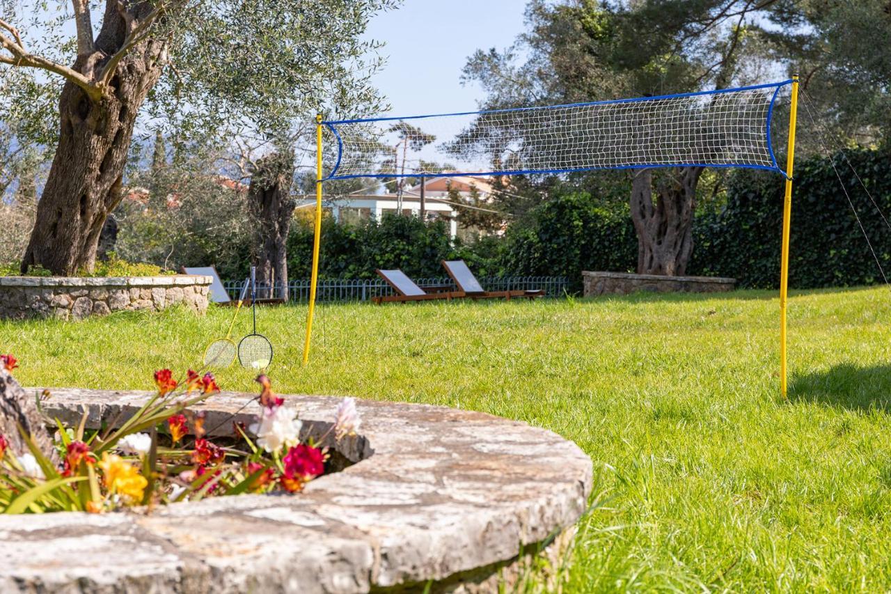 Spyrelia Villa With Private Pool & Outdoor Hot Tub Dassia  Eksteriør billede
