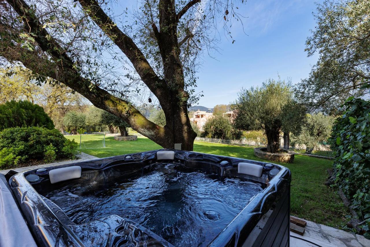 Spyrelia Villa With Private Pool & Outdoor Hot Tub Dassia  Eksteriør billede